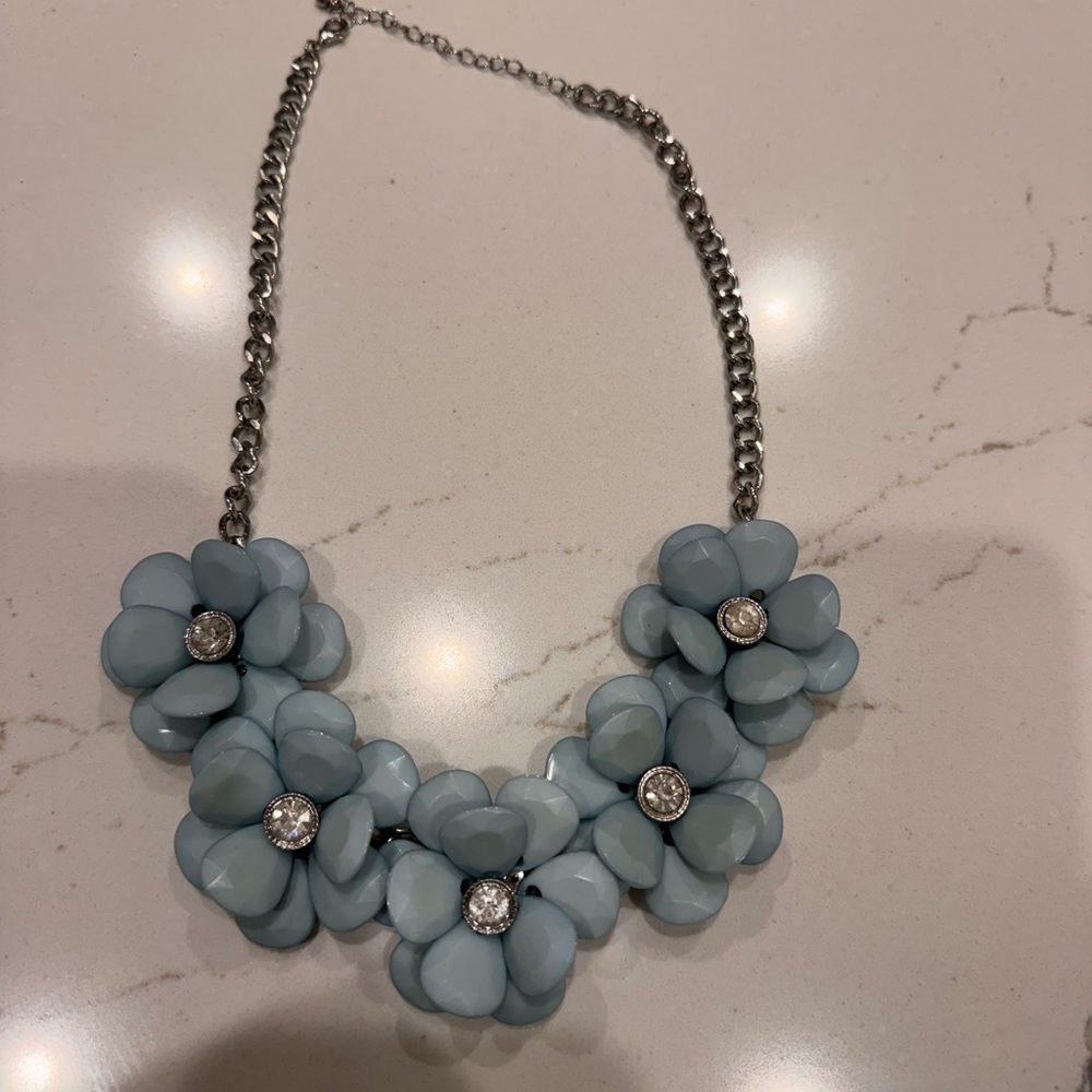 Elegant Blue Floral Necklace